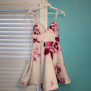 XENIA BOUTIQUE FLORAL MINI DRESS